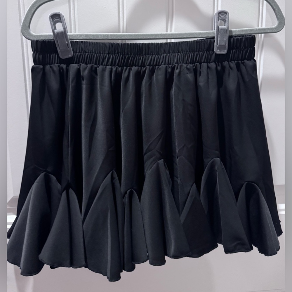 Black Ruffle Mini Skirt Large - Picture 3 of 5